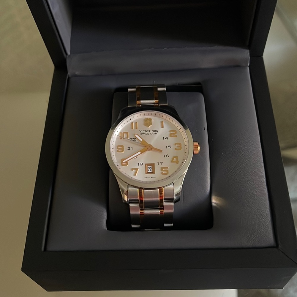 VICTORINOX Swiss Army Alliance Large watch, model 241324